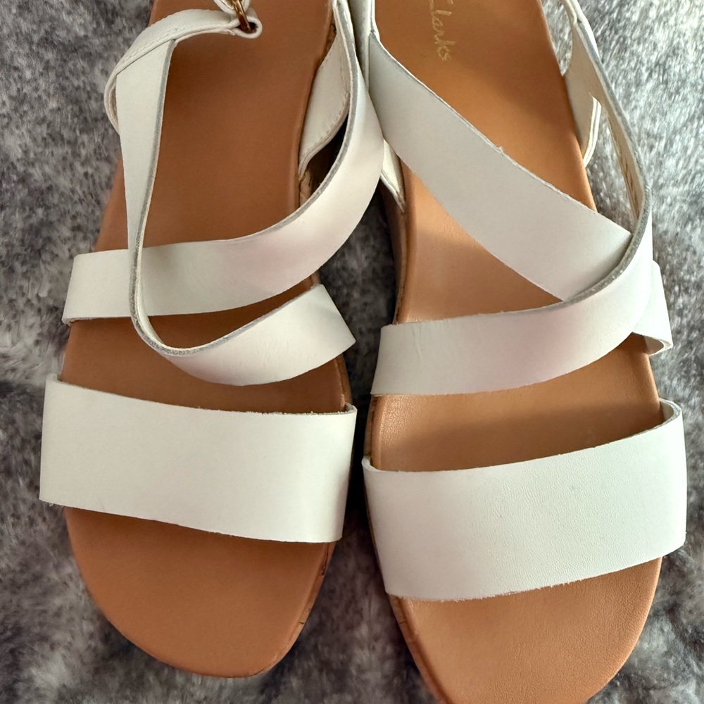 White Strappy Clarks Women's Sandals - Classic Summer Comfort